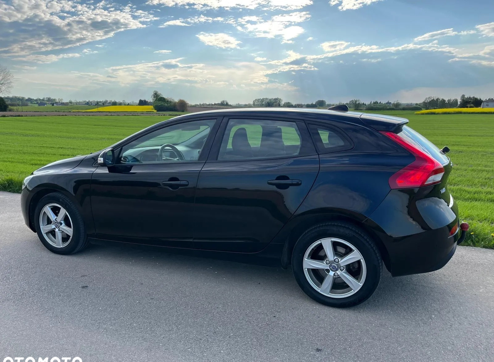 Volvo V40 cena 39900 przebieg: 223000, rok produkcji 2015 z Lublin małe 191